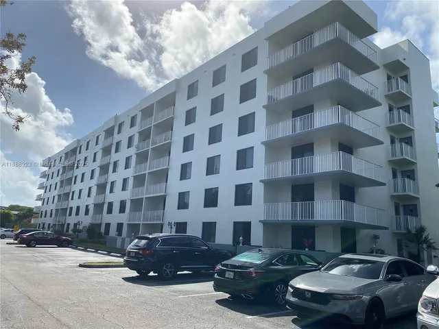 $2,200 | 901 Hillcrest Drive, Unit 409, Hollywood, FL 33021