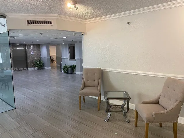 $2,200 | 901 Hillcrest Drive, Unit 409, Hollywood, FL 33021