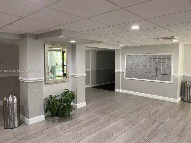 $2,200 | 901 Hillcrest Drive, Unit 409, Hollywood, FL 33021