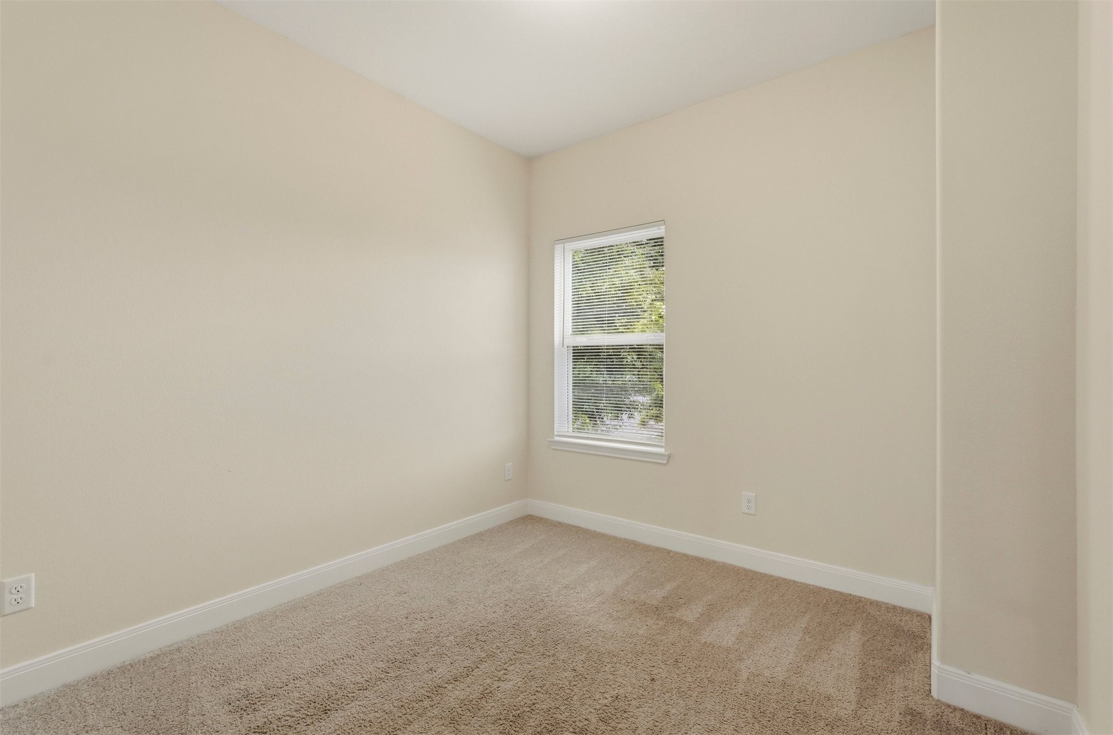 2218 Bringhurst Street, Unit B Houston, TX 77026 - Photo 16 of 25 an empty room with a window
