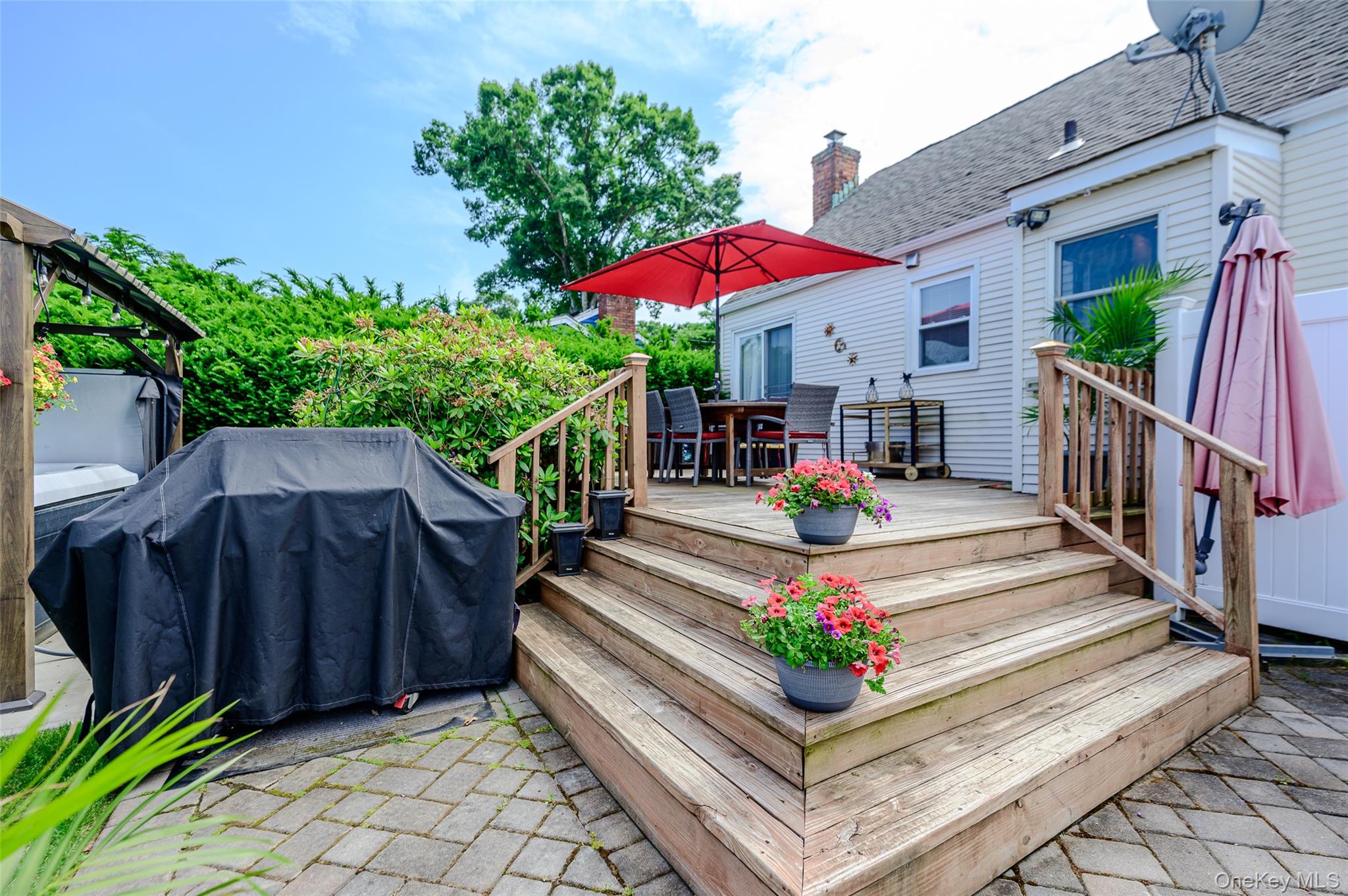 26 Rhode Avenue Merrick, NY 11566 - Photo 23 of 27