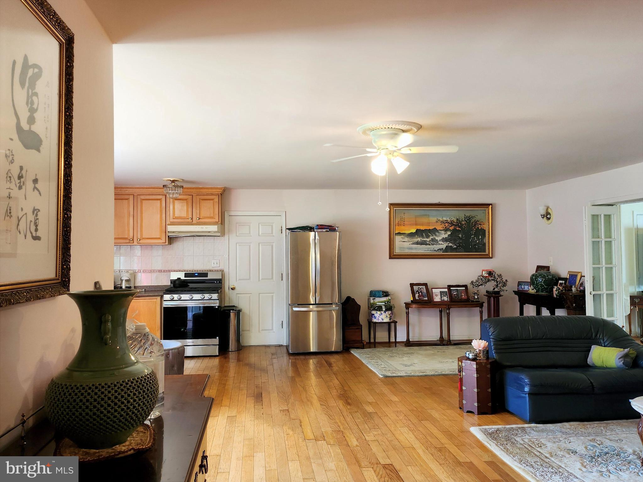 5213 Montgomery Street Springfield, VA 22151 - Photo 5 of 11 Living Room 2