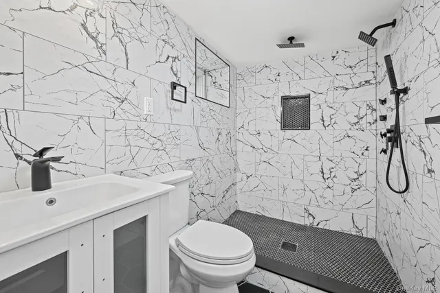 $879,000 | 238-11 148th Drive | Rosedale