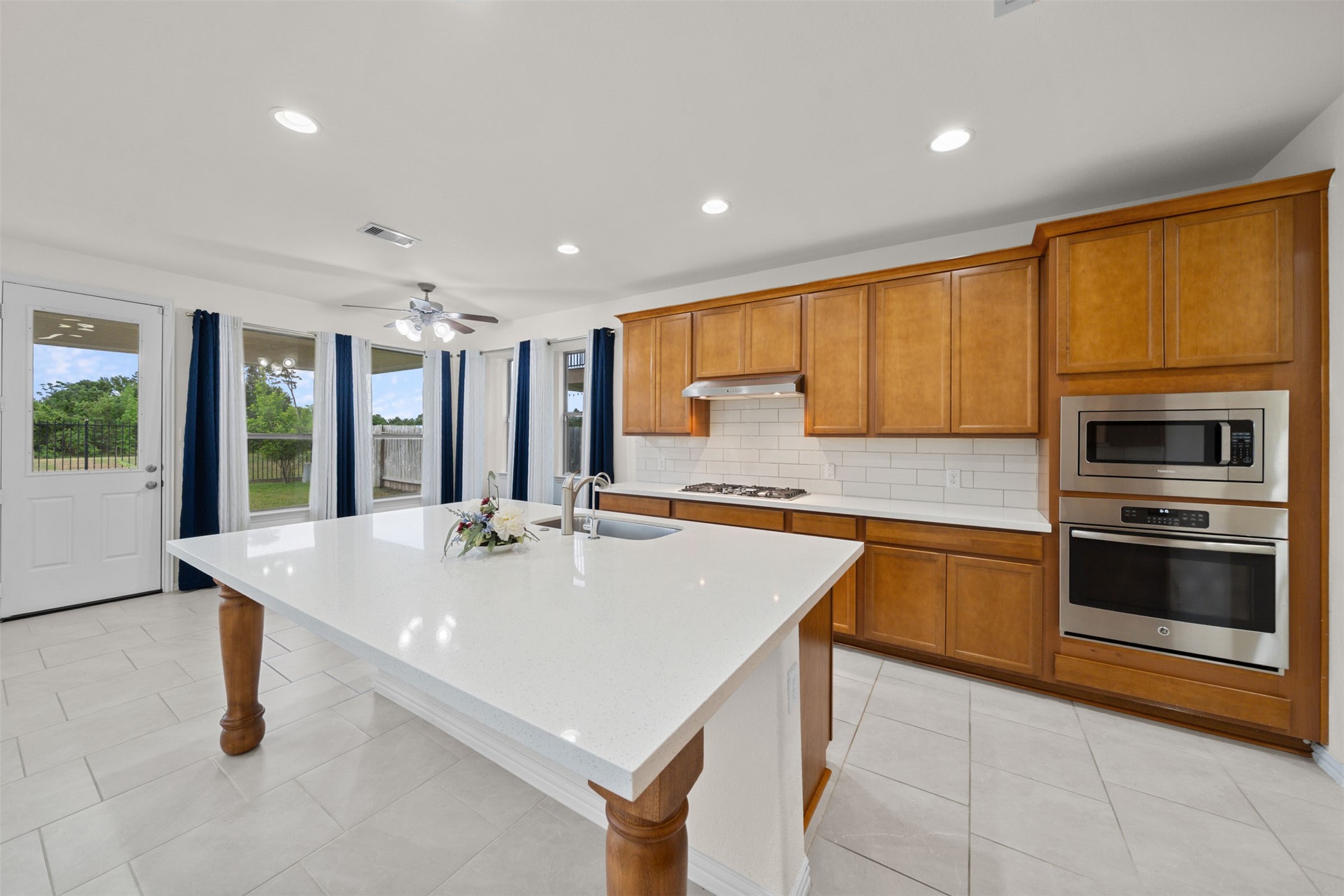 10419 Silver Shield Way Tomball, TX 77375 - Photo 12 of 50