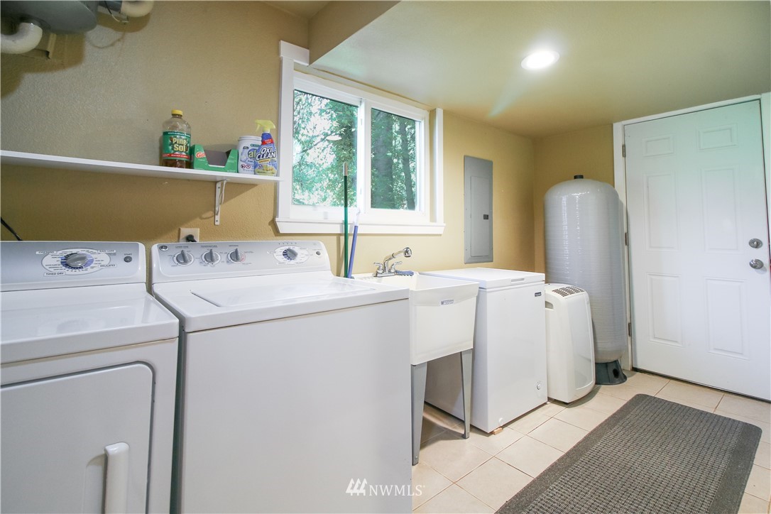 27615 Webster Road East Graham, WA 98338 - Photo 31 of 36 a utility room with dryer and washer