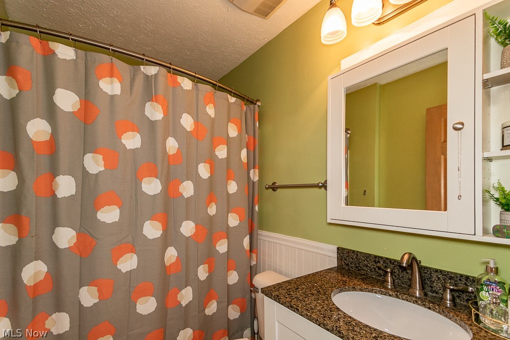 2129 Lafevre Road Geneva, OH 44041 - Photo 20 of 33 Main Bath