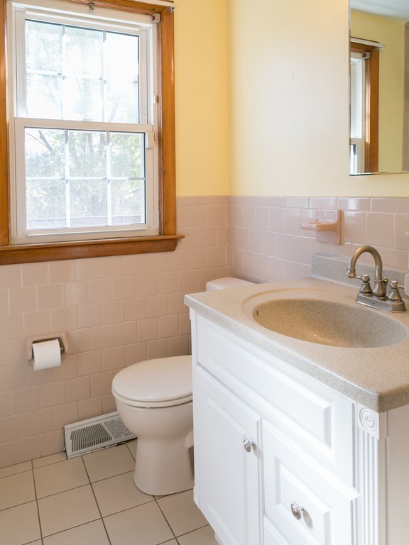 47 Dover Road Millis, MA 02054 - Photo 9 of 26 Gallery Image 9