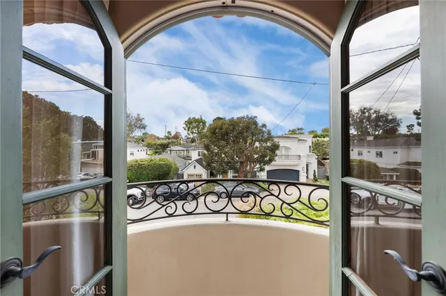 $4,250,000 | 2508 Pine Avenue, Manhattan Beach, CA 90266