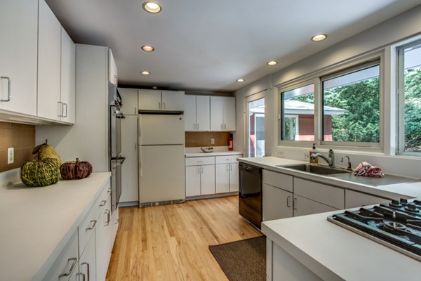 4 Field Road Lexington, MA 02421 - Photo 5 of 15