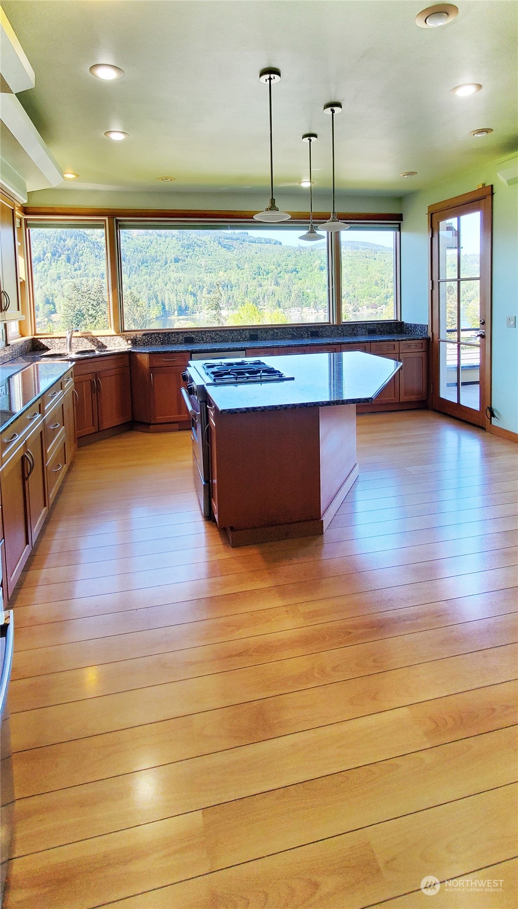 24112 Walker Valley Road Mount Vernon, WA 98274 - Photo 5 of 21 Gallery Image 5