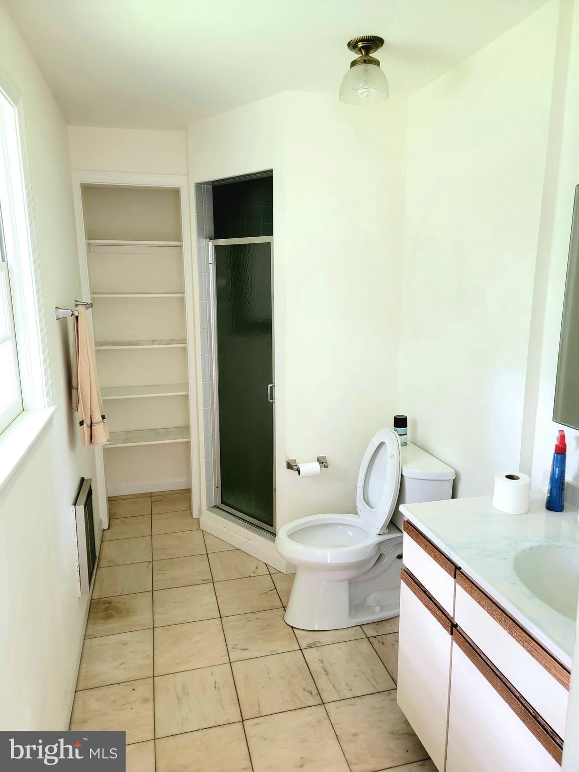 335 Thunder Road Front Royal, VA 22630 - Photo 14 of 28 Owner's bathroom