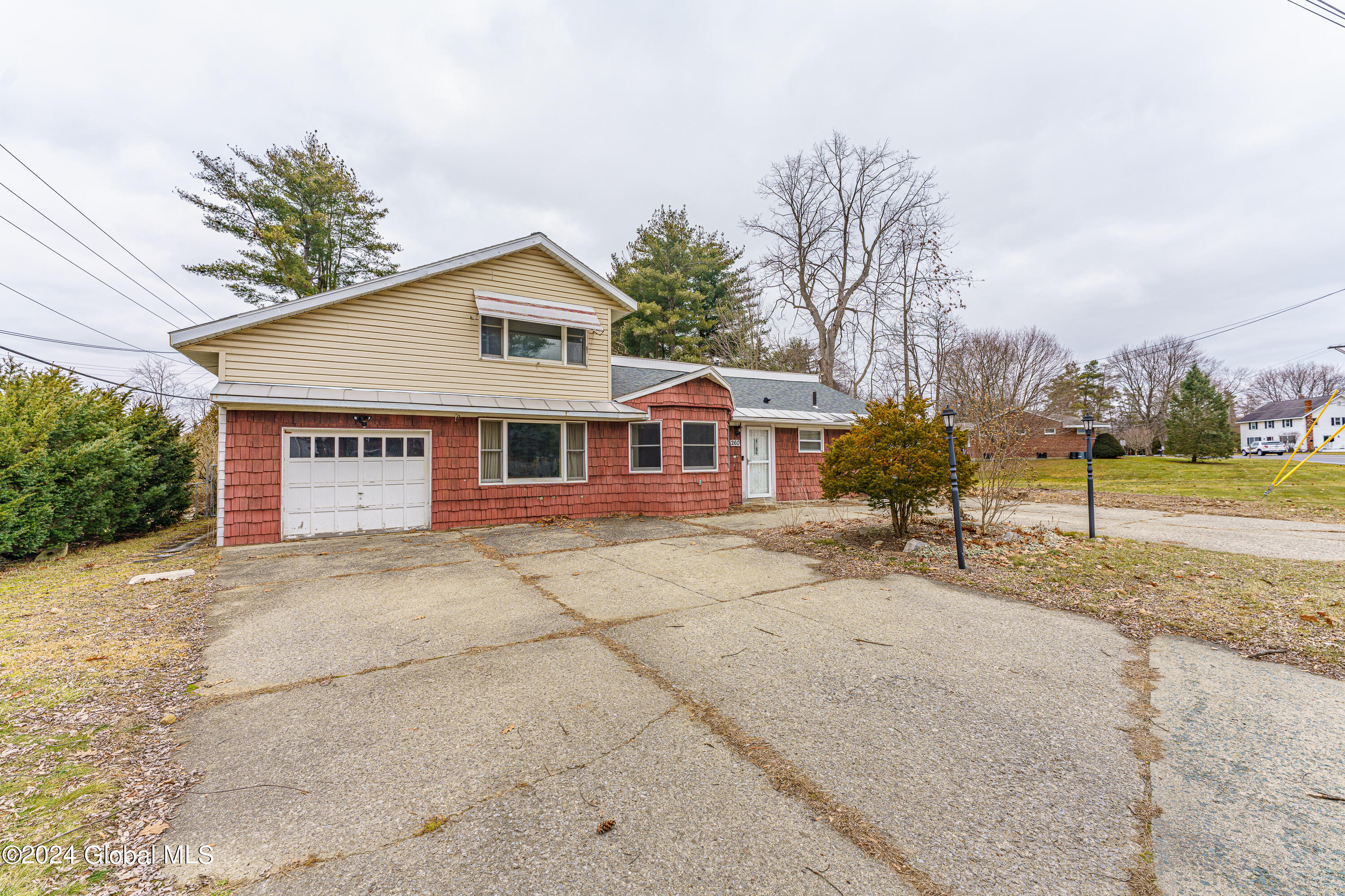 260 Lisha Kill Road Schenectady, NY 12309 - Photo 3 of 47 0 Front 3