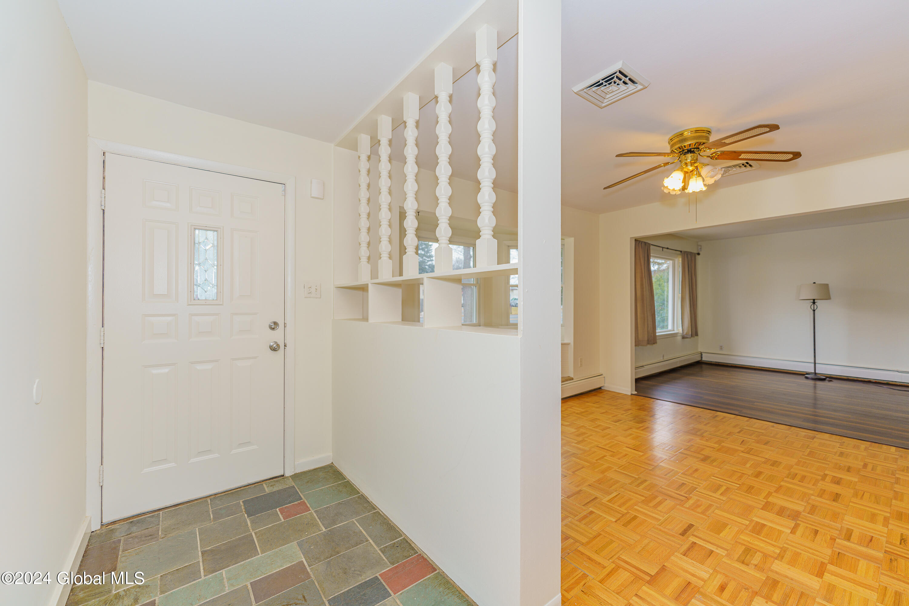260 Lisha Kill Road Schenectady, NY 12309 - Photo 4 of 47 1 Entryway