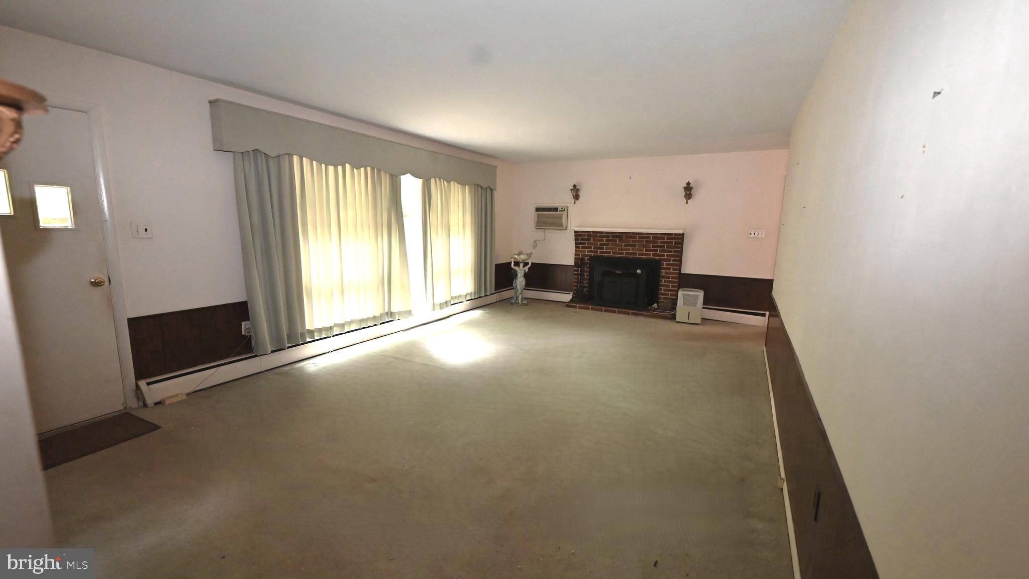 14116 Duckett Road Brandywine, MD 20613 - Photo 3 of 32 Very large living room