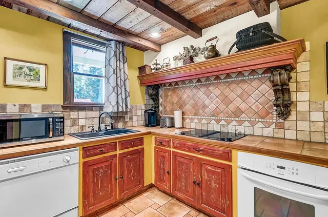 $2,200 | 710 South B S Main, Unit B, Summerville, SC 29486