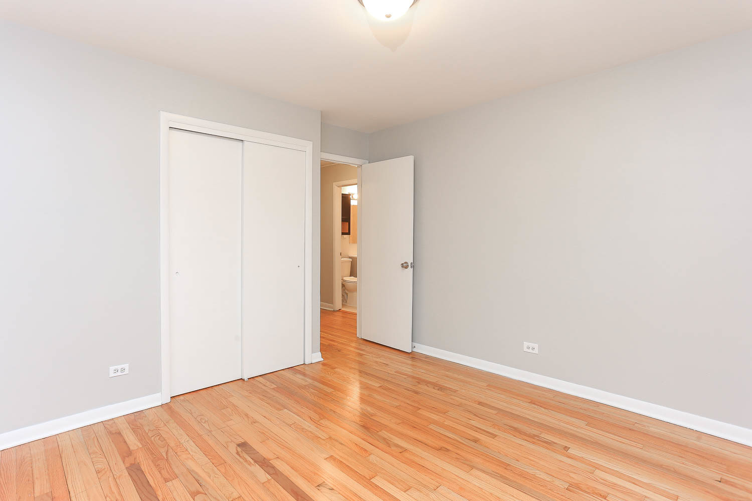 7736 State Road Burbank, IL 60459 - Photo 13 of 20 a view of an empty room with wooden floor