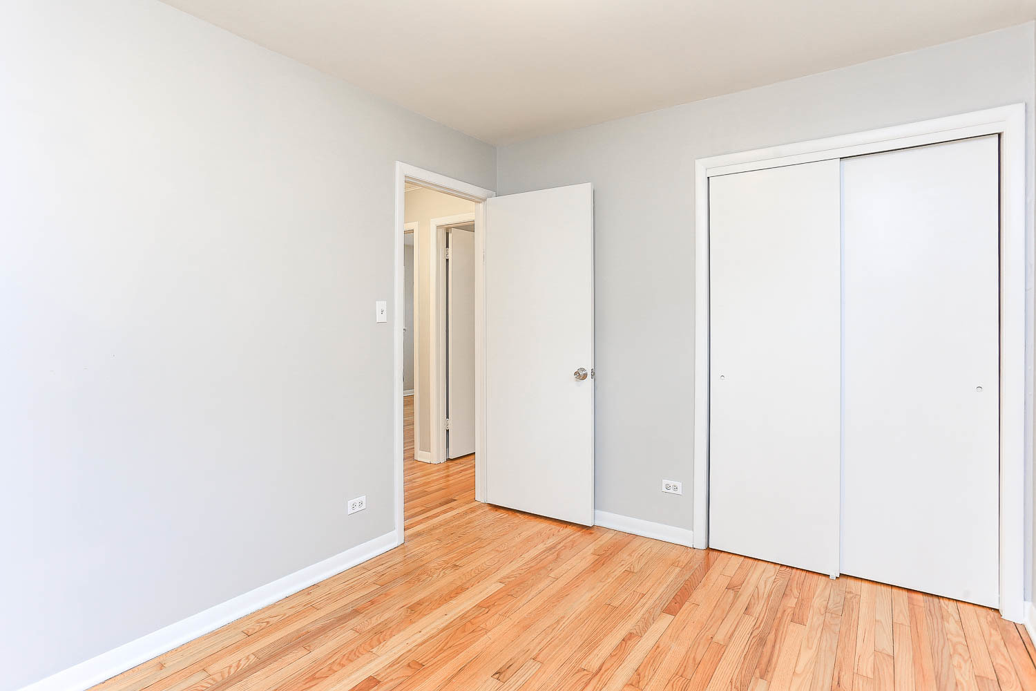 7736 State Road Burbank, IL 60459 - Photo 15 of 20 a view of an empty room with wooden floor