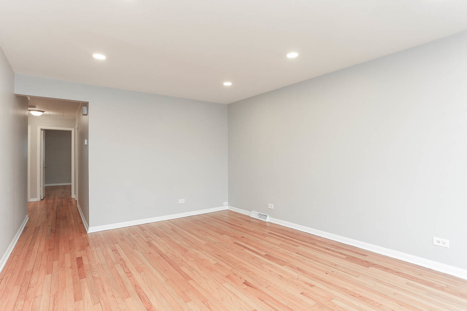 7736 State Road Burbank, IL 60459 - Photo 4 of 20 a view of empty room with wooden floor and fan