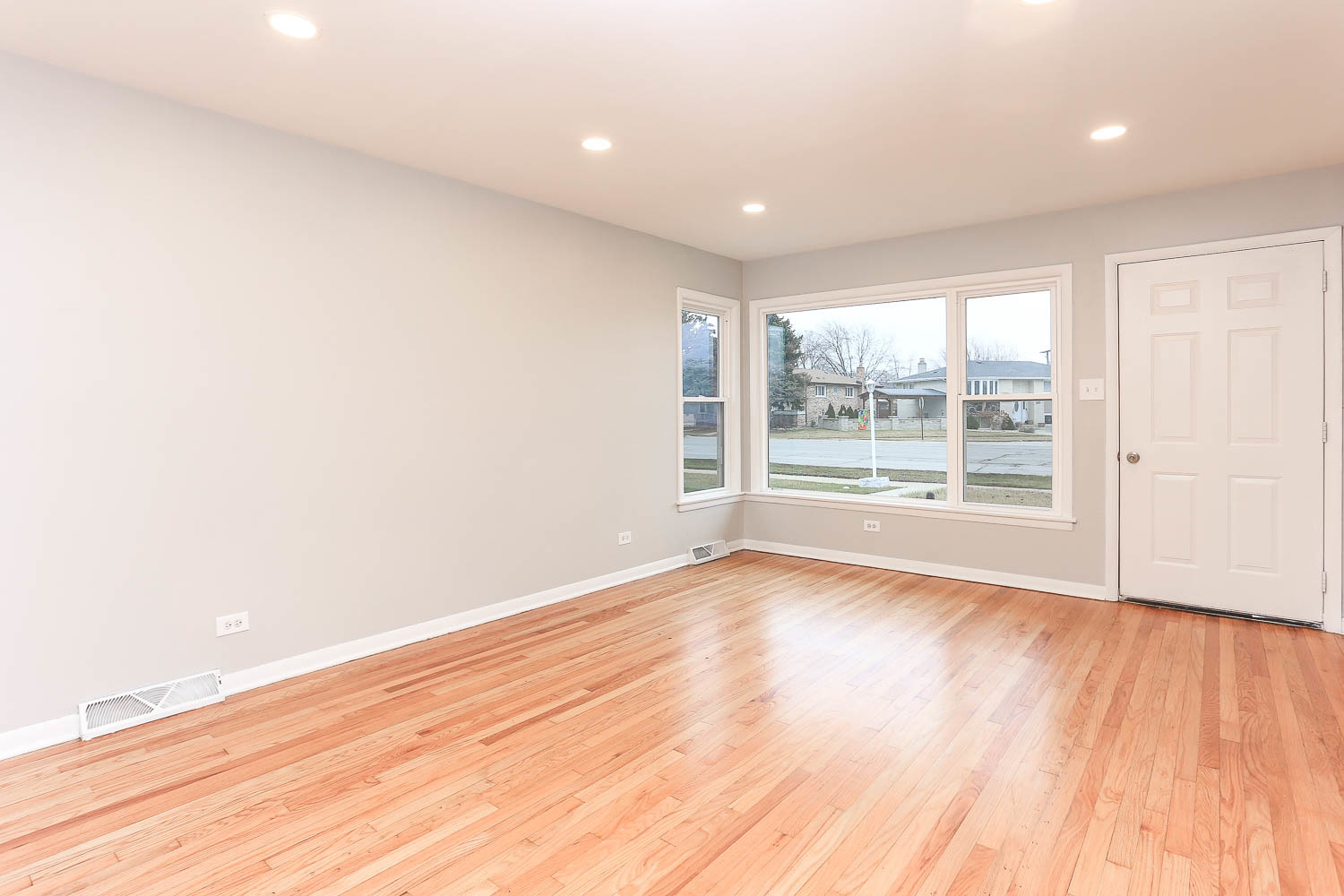 7736 State Road Burbank, IL 60459 - Photo 5 of 20 wooden floor in an empty room with a window