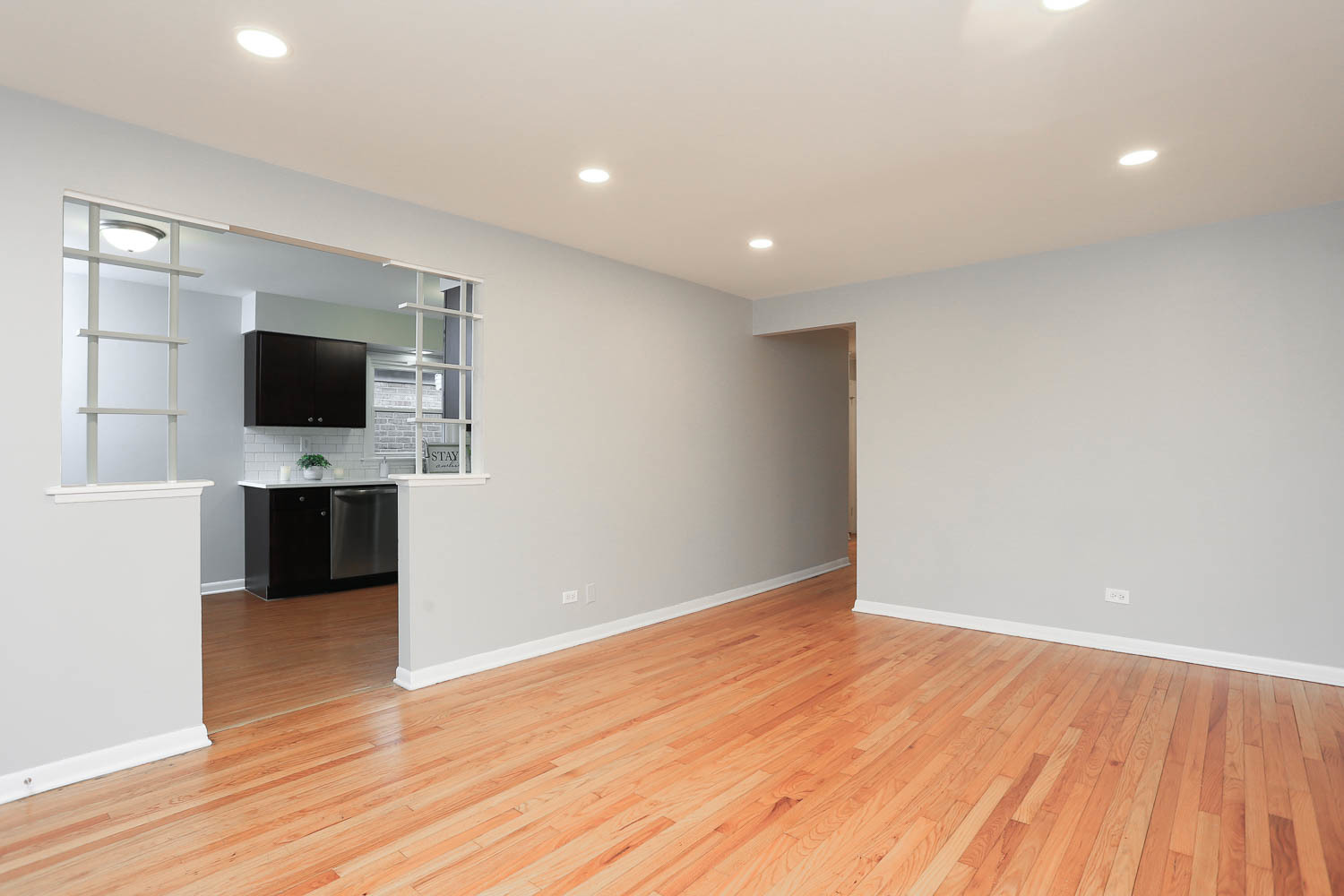 7736 State Road Burbank, IL 60459 - Photo 7 of 20 a view of a livingroom with a flat screen tv
