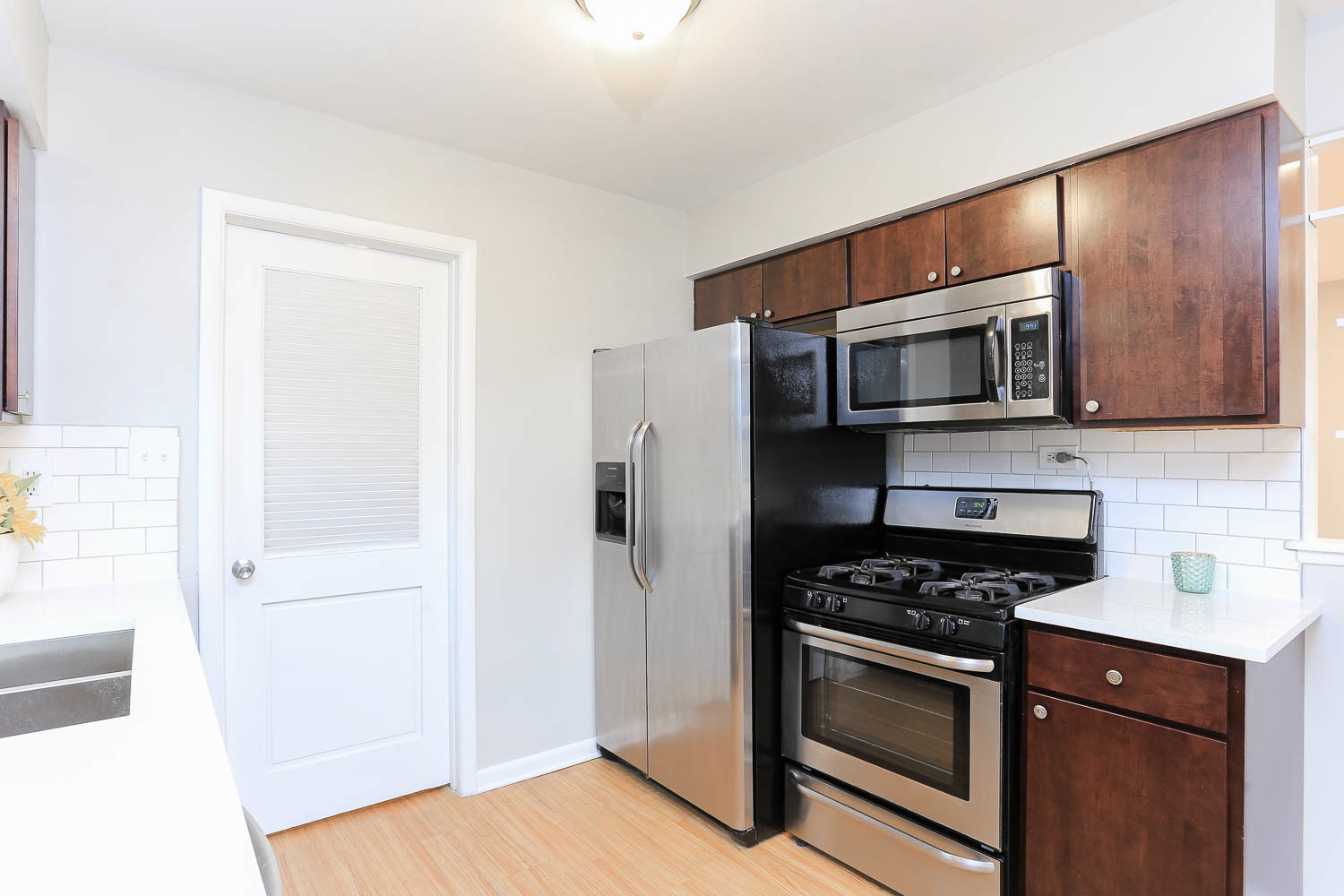7736 State Road Burbank, IL 60459 - Photo 9 of 20 a kitchen with a refrigerator stove and microwave