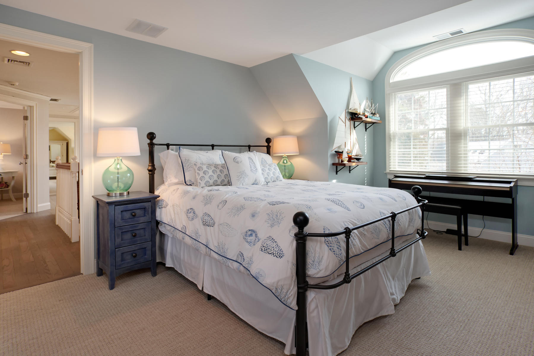 10 Barnard Road Osterville, MA 02655 - Photo 27 of 37 a bed room with a bed and a table