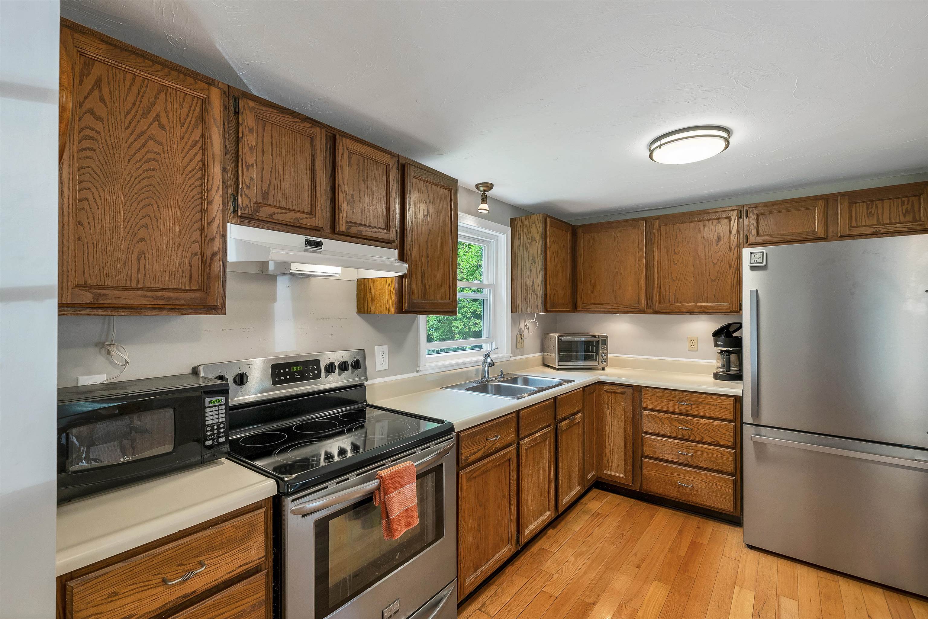 21 Spruce Street Laconia, NH 03246 - Photo 4 of 51