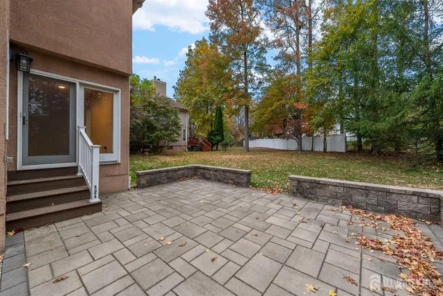 a view of a backyard with pathway