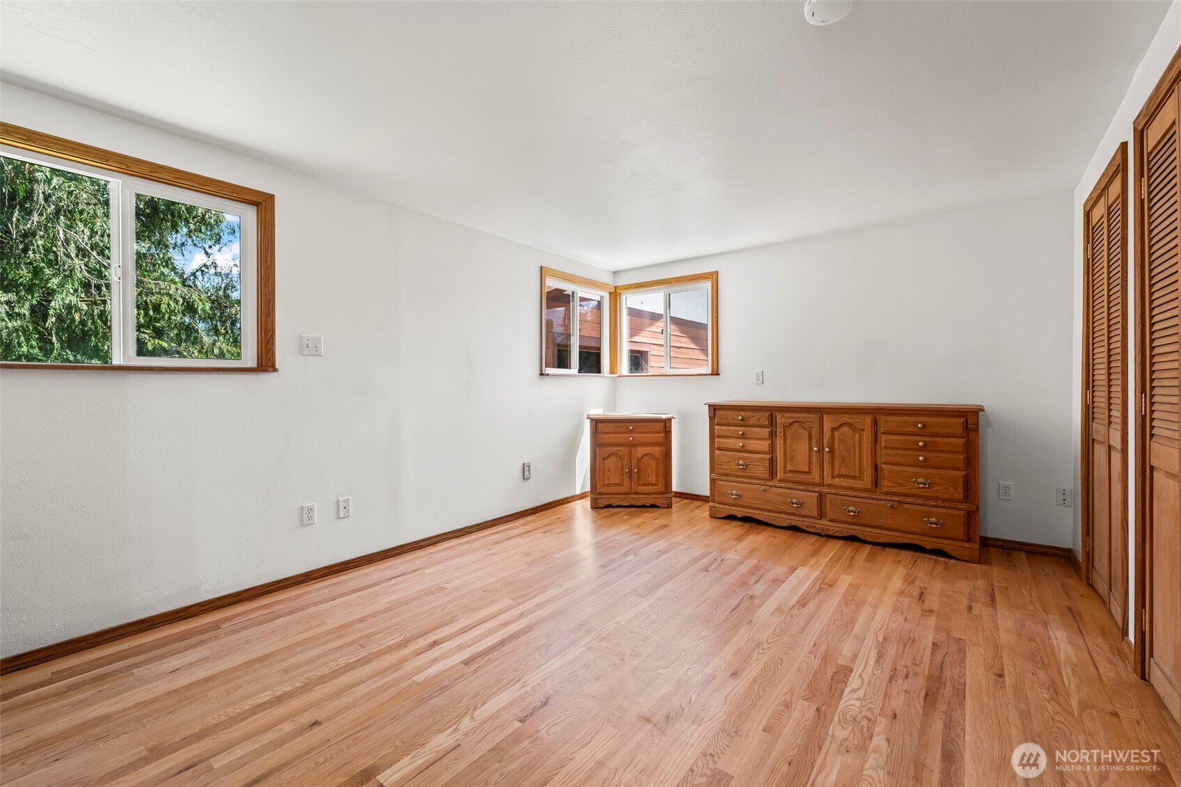 35819 Old Sultan-Startup Road Sultan, WA 98294 - Photo 15 of 40 a view of a livingroom with wooden floor and a window
