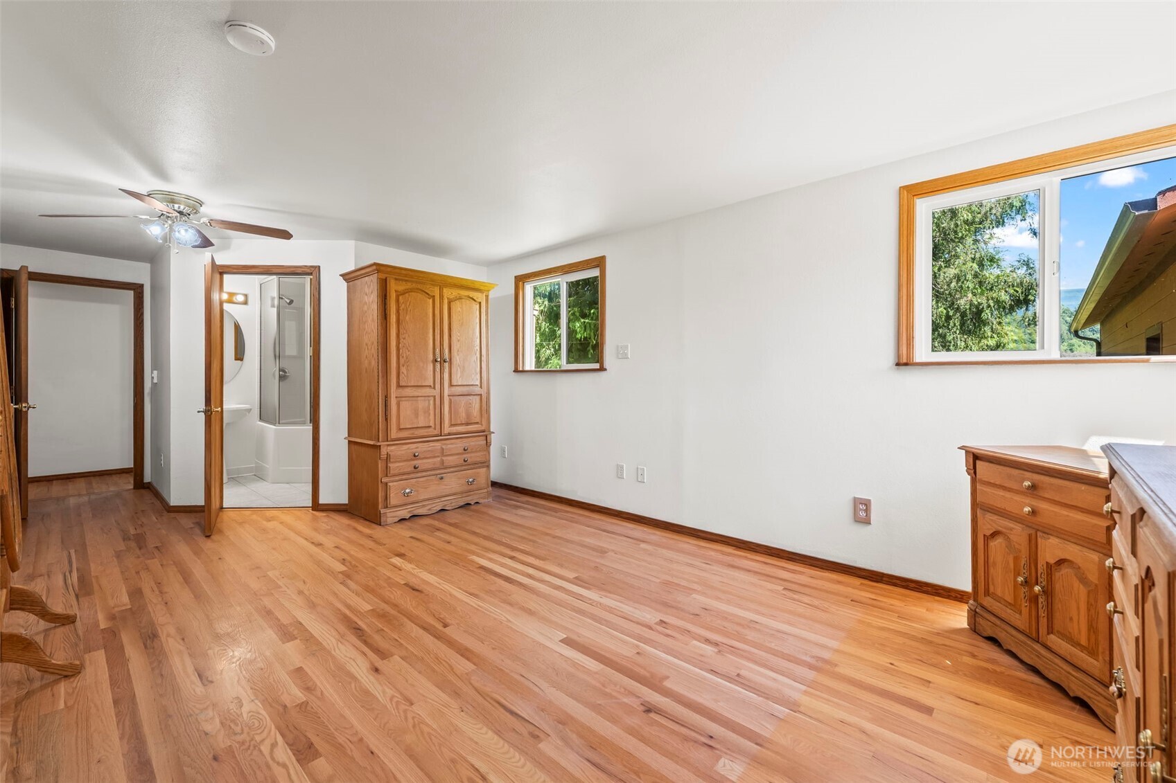 35819 Old Sultan-Startup Road Sultan, WA 98294 - Photo 17 of 40 a view of empty room with wooden floor and window
