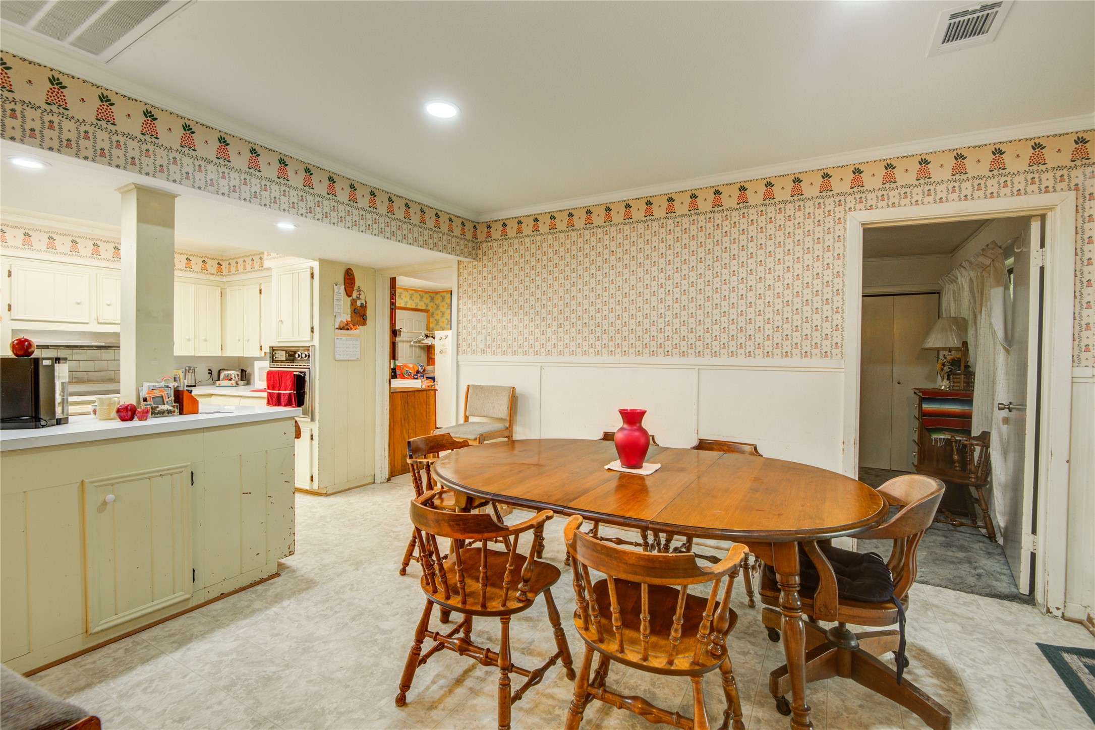 1414 West 9th Street Freeport, TX 77541 - Photo 12 of 50 a dining room with furniture and window