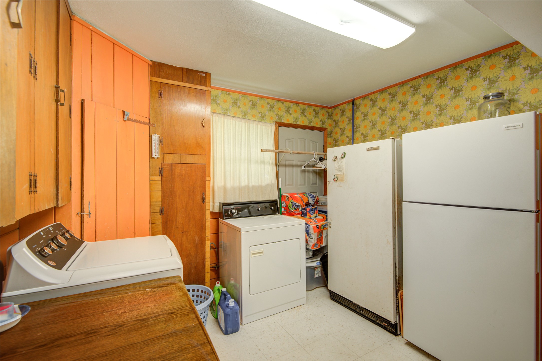 1414 West 9th Street Freeport, TX 77541 - Photo 20 of 50 a utility room with dryer and washer