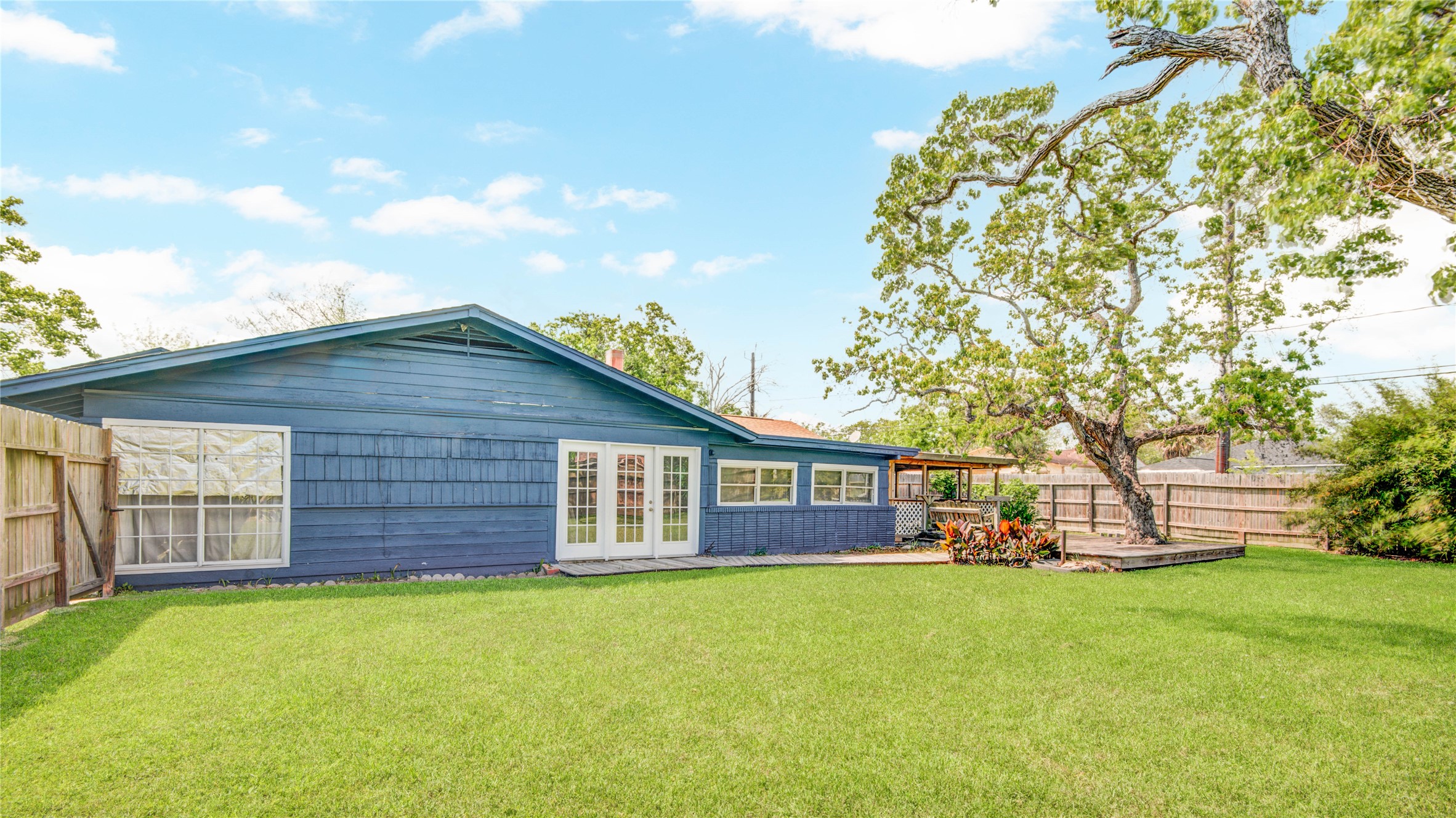 1414 West 9th Street Freeport, TX 77541 - Photo 48 of 50 a front view of a house with a garden