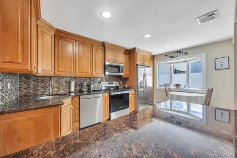 $799,999 | 436 8th Street, Bohemia, NY 11716