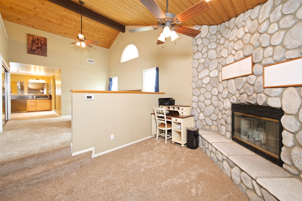 16742 Wikiup Road Ramona, CA 92065 - Photo 14 of 25 Master Retreat!