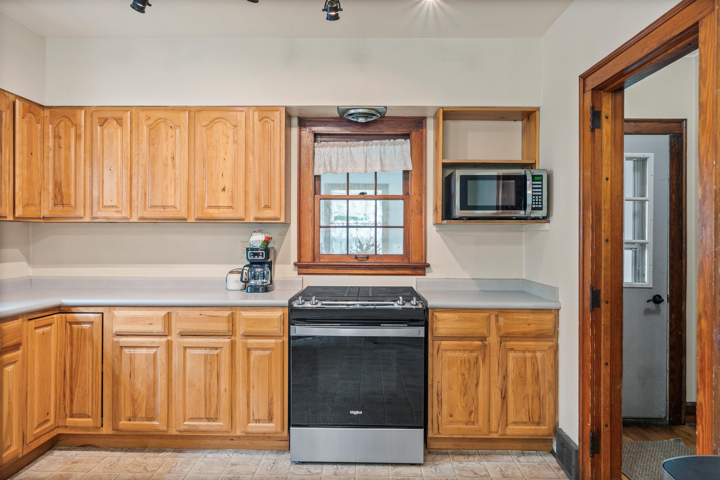 1105 Barnes Street Delavan, WI 53115 - Photo 19 of 52 Kitchen