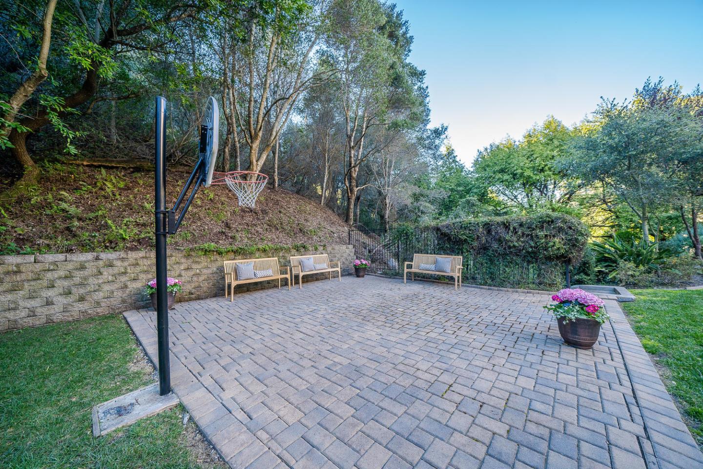 730 Chateau Drive Hillsborough, CA 94010 - Photo 41 of 48 a backyard of a house with table and chairs