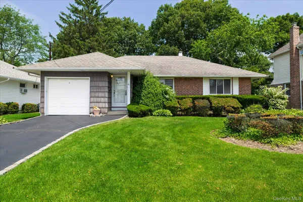 $4,300 | 531 Surrey Place, Oceanside, NY 11572