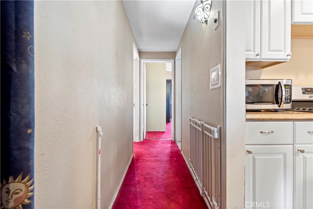 25088 Agate Road Barstow, CA 92311 - Photo 19 of 32 Hallway