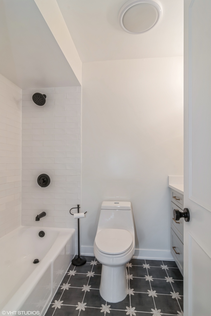402 Surrey Road Bartlett, IL 60103 - Photo 13 of 15 Gallery Image 13