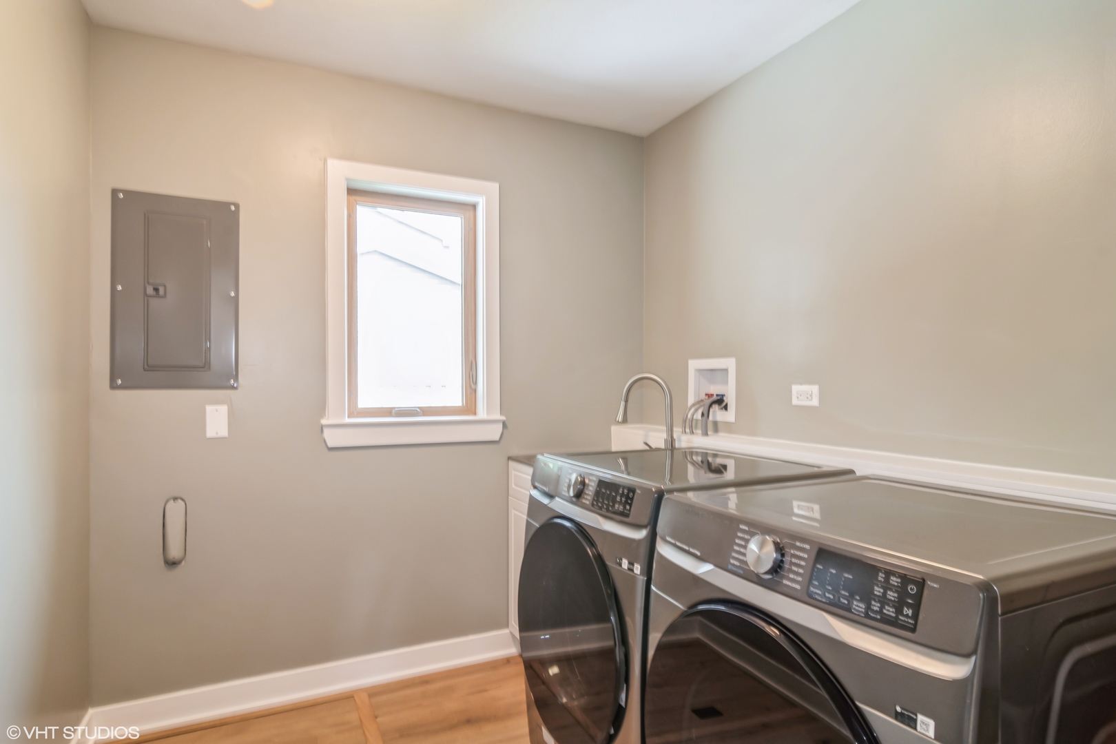 402 Surrey Road Bartlett, IL 60103 - Photo 14 of 15 Gallery Image 14
