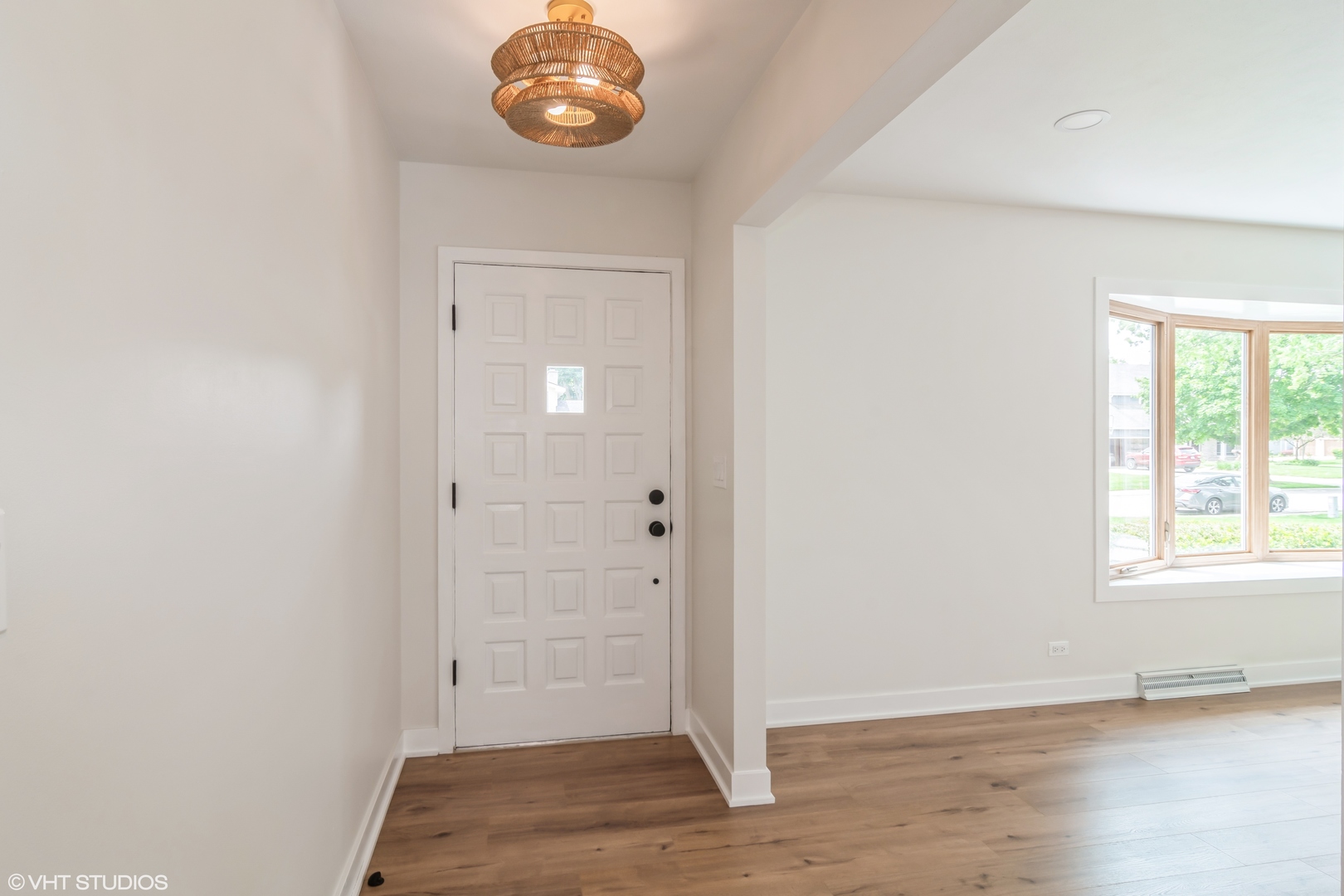 402 Surrey Road Bartlett, IL 60103 - Photo 2 of 15 Gallery Image 2