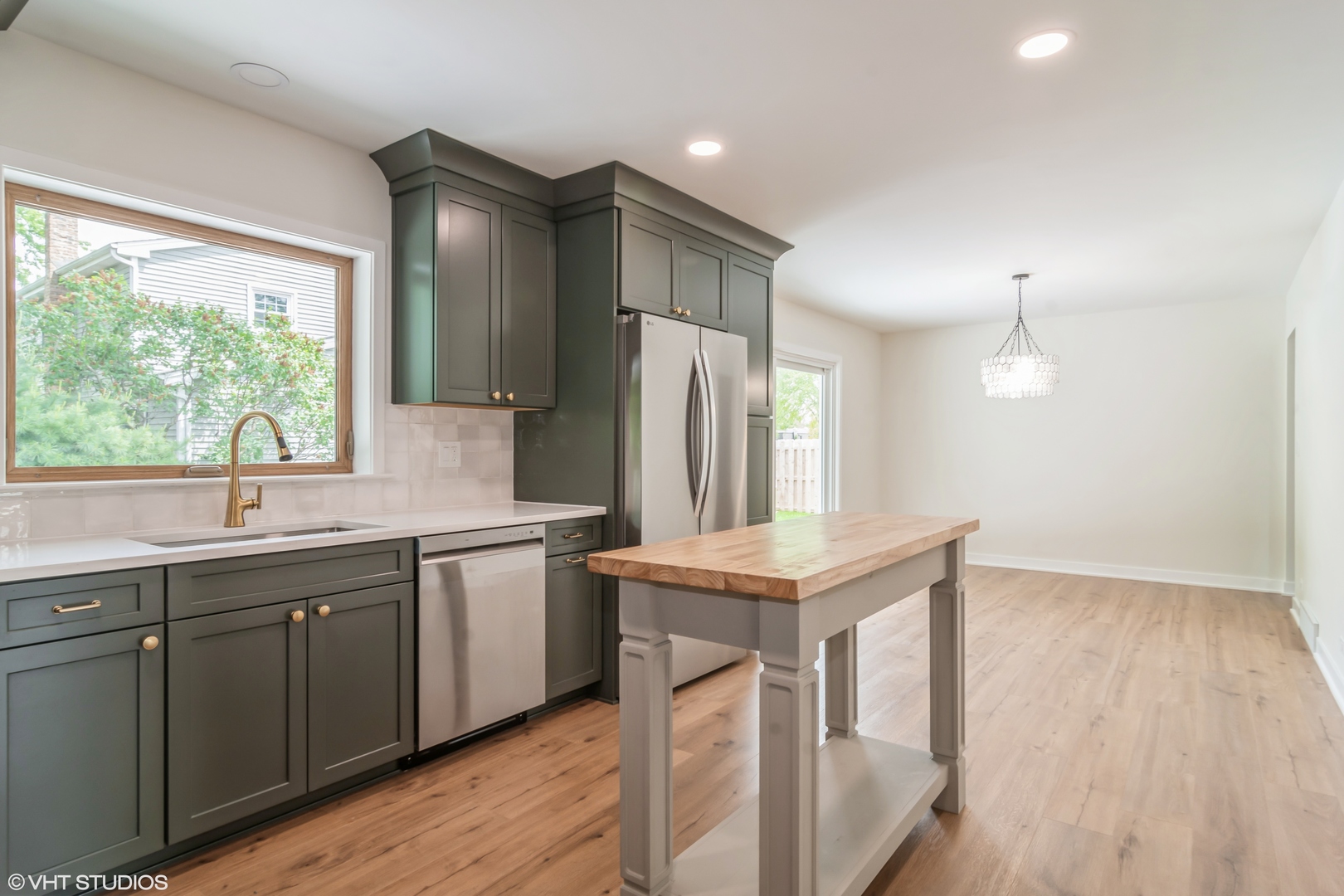 402 Surrey Road Bartlett, IL 60103 - Photo 5 of 15 Gallery Image 5