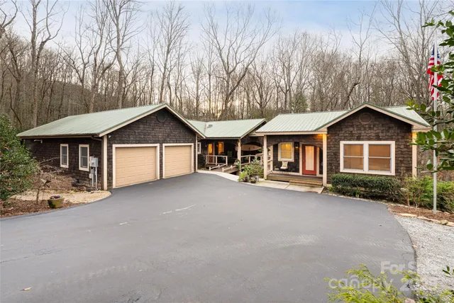 $1,095,000 | 457 Hearthstone Way, Horse Shoe, NC 28742