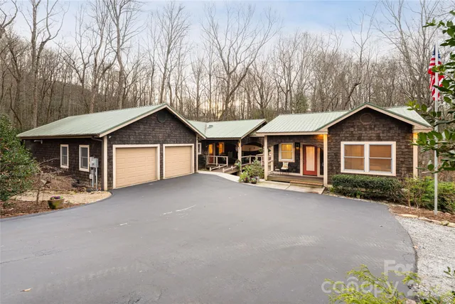 $1,095,000 | 457 Hearthstone Way, Horse Shoe, NC 28742