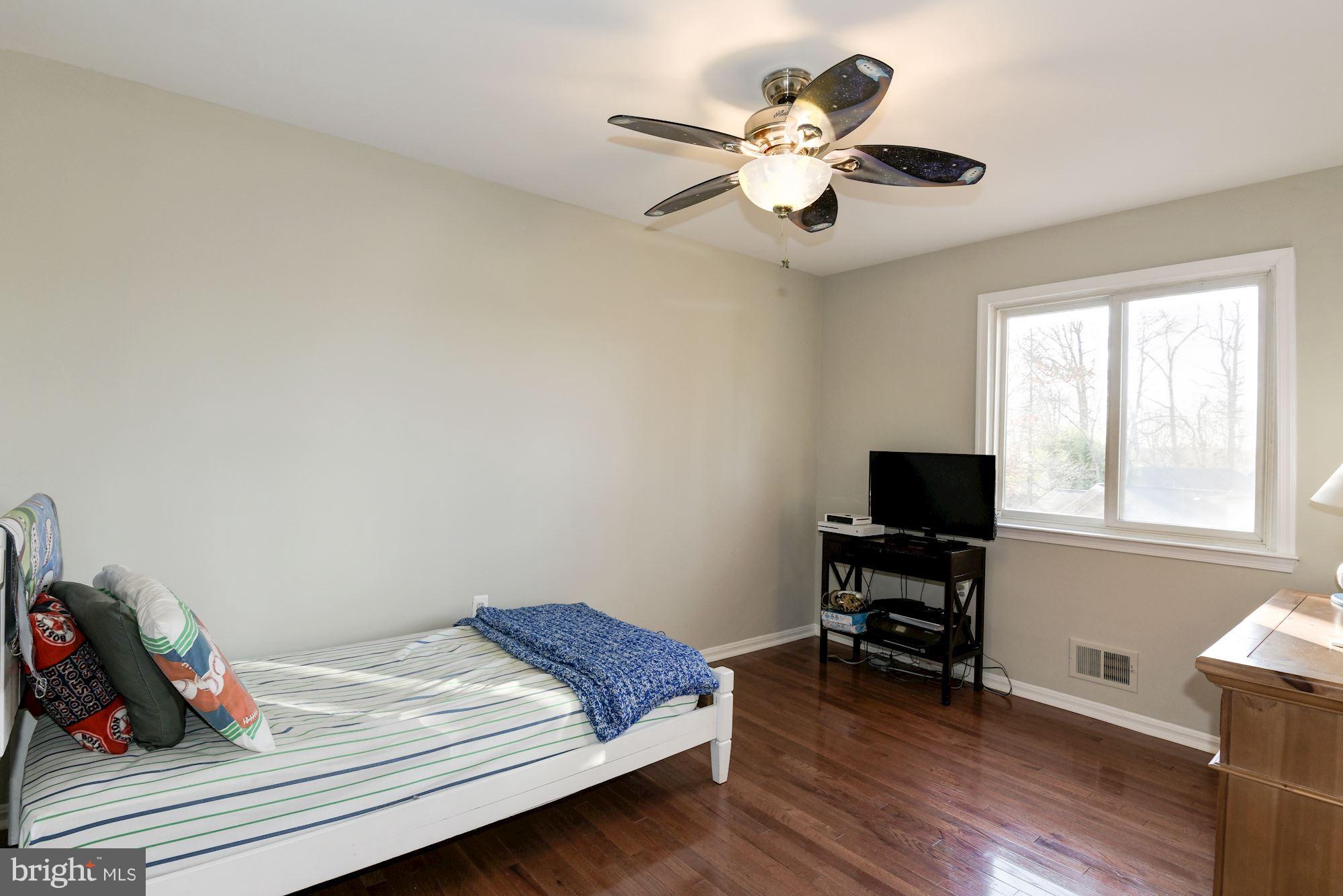 9075 Brook Ford Road Burke, VA 22015 - Photo 22 of 30 Bedroom