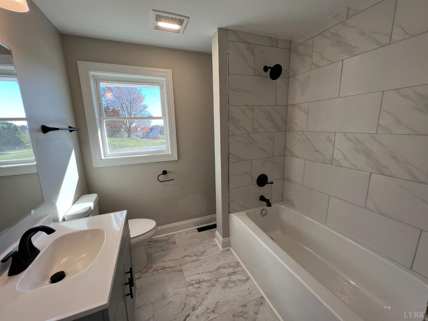 2178 Cedar Gate Road Madison Heights, VA 24572 - Photo 21 of 31 a bathroom with a tub a sink and mirror