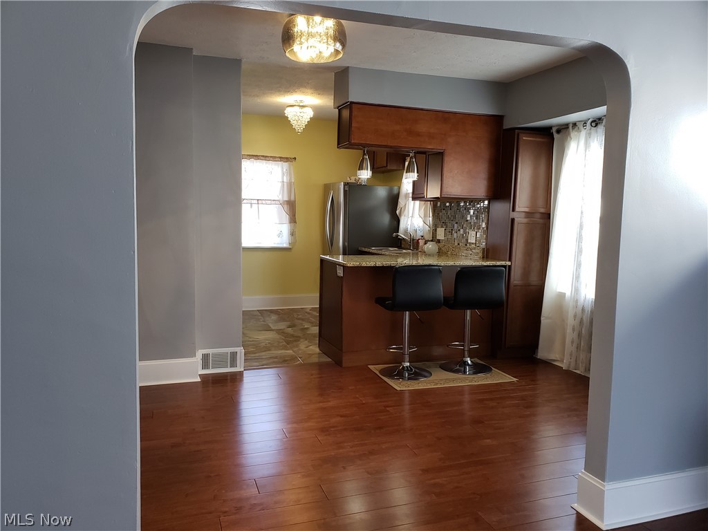 1274 Lander Road Cleveland, OH 44124 - Photo 8 of 34
