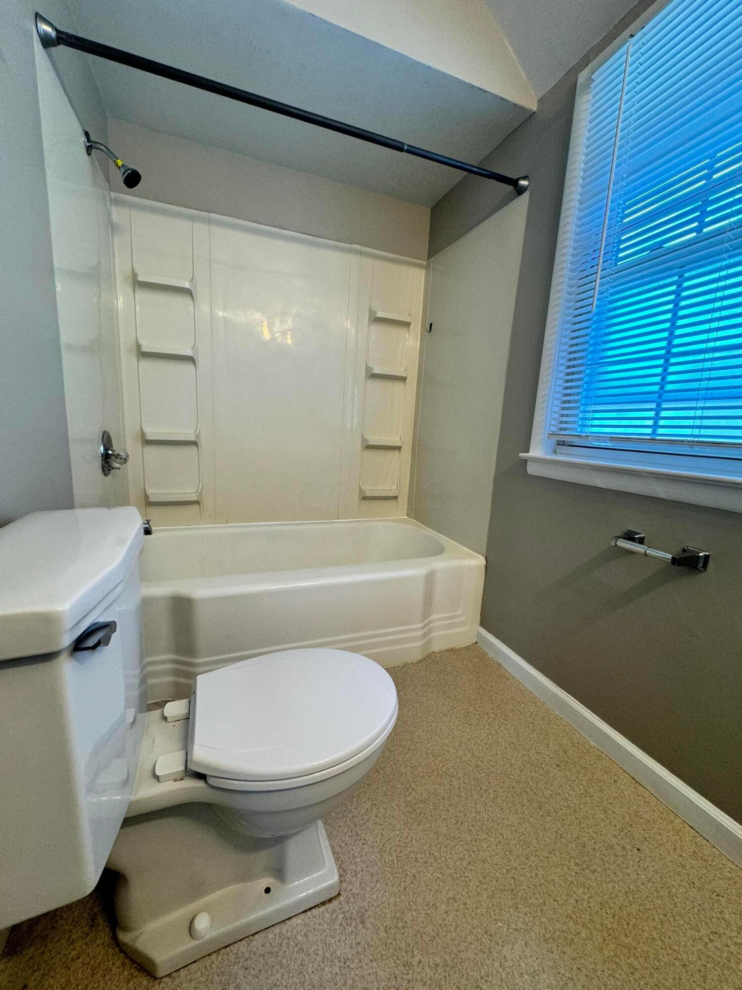 47 West Pacemont Road Columbus, OH 43202 - Photo 13 of 16 Bathroom
