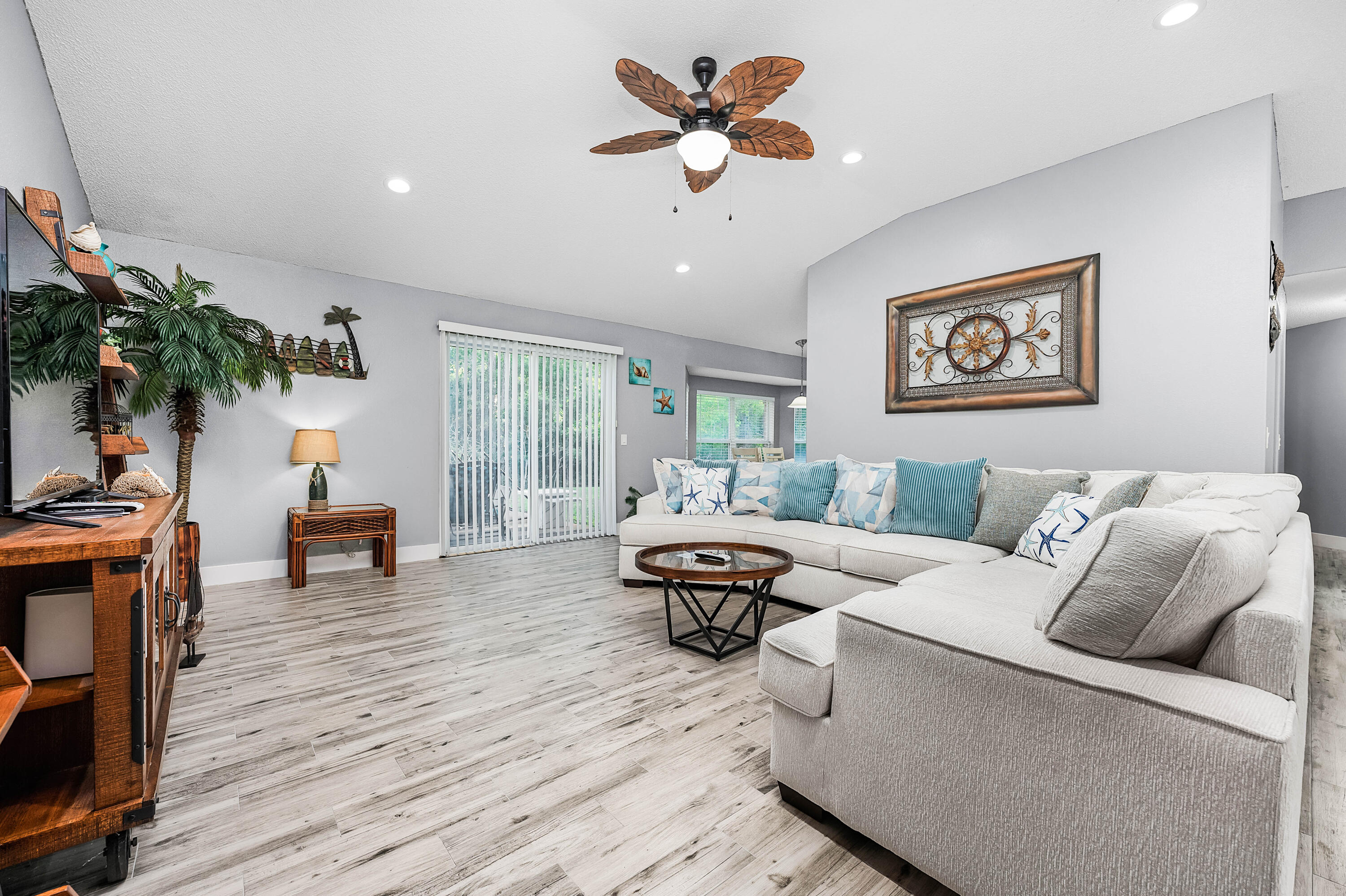 7113 Manatee Street Navarre, FL 32566 - Photo 3 of 20